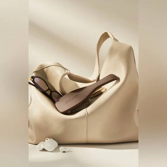 SKIMS Tangle Teaser The Ultimate Detangler Hair Brush - Picture 8 of 10